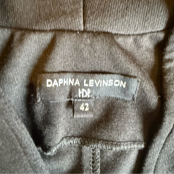 Elegant Double-Breasted Black Dress - Picture 3 of 4